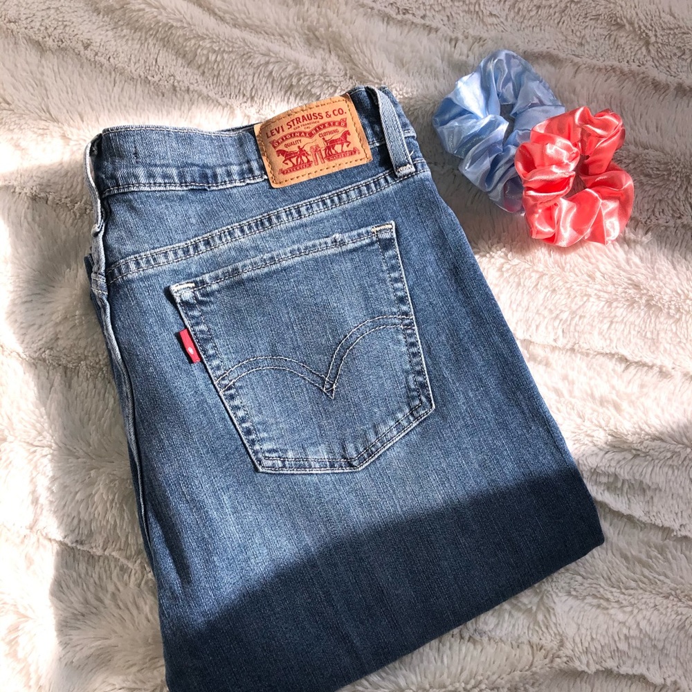 LEVI’S | 414 RELAXED JEANS